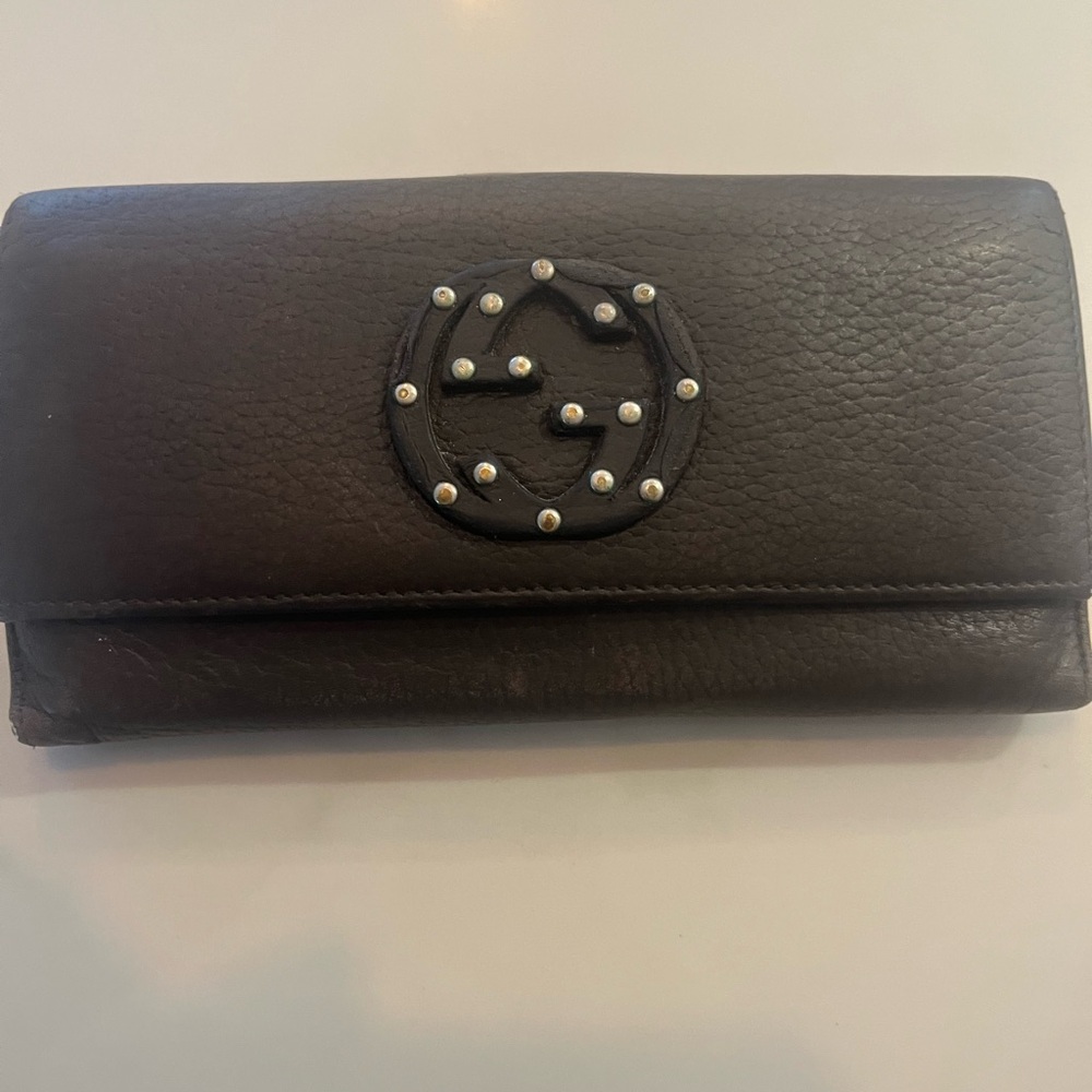 Authentic Gucci Black Leather studded soho wallet! Good used condition